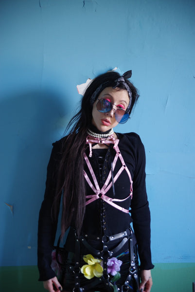 支える Pastel Pink Kawaii VEXTOR Garter Bra